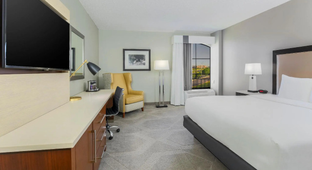Двухместный номер Standard с видом на город DoubleTree by Hilton Austin-University Area