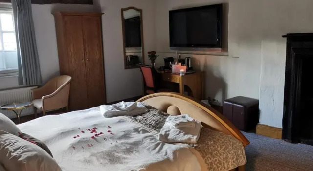 OYO The Greyhound Inn, Забронировать Отель Отели Бакингемшир с парковкой, Парковка