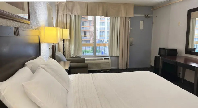 Двухместный номер Standard The Lodge Hotel and Banquets
