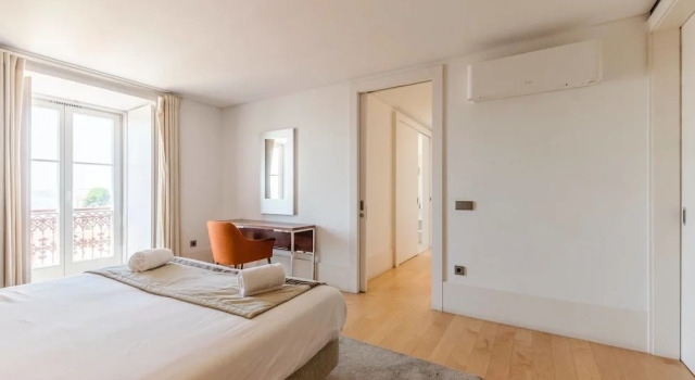 Spacious Apartment in Alfama With a Great View, Забронировать Апартаменты/квартира Санта-Мария-Майор Лиссабон, рядом с Money Museum