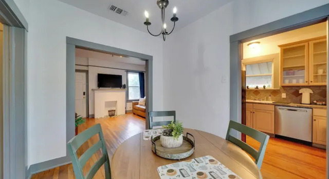 4 Mi to Downtown! Cozy Bungalow in San Antonio, Rezerwuj Dom wakacyjny Domki letniskowe w Bexar County, Domek