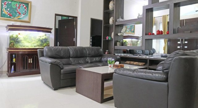 OYO 1326 Mahakam Guest House, Rezerwuj Pensjonat Padang Sumatra