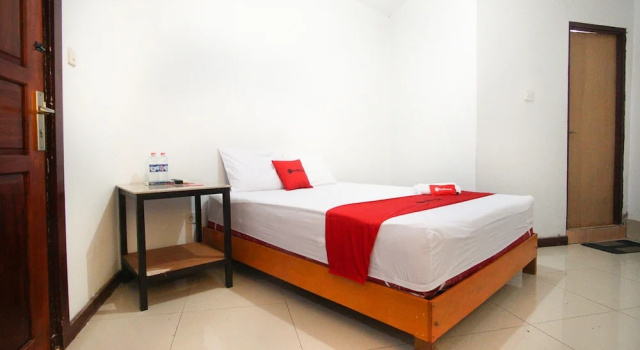 Номер Standard RedDoorz near Mall Abepura