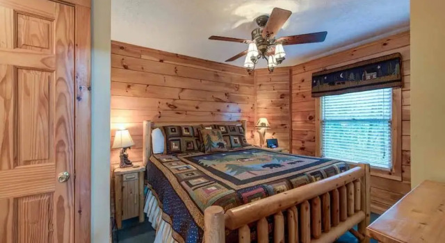 Peace of Mind 1 Bedroom Mountain View Home with Hot Tub