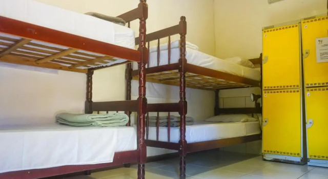 Кровать в общем номере Biergarten Hostel