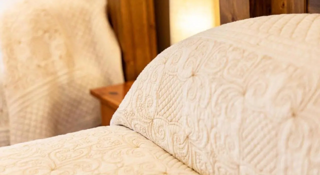 Twin Peaks B&B, Book Bed and Breakfast Hoteller i Clare med parkering, Parkering