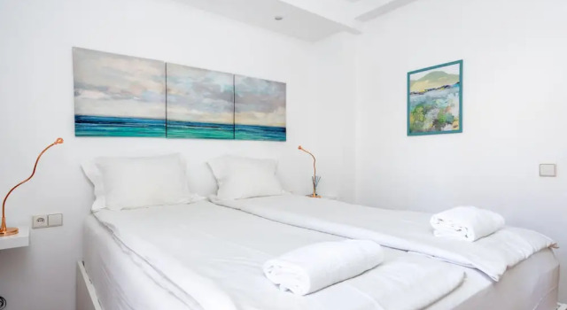 Beachside Apartment with Garden Ref 89