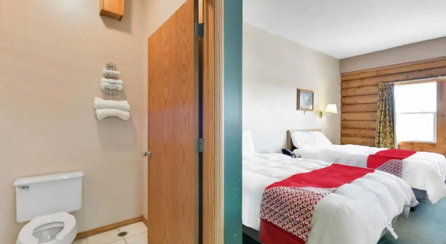 Четырёхместный номер Standard Casa Loma Inn & Suites by OYO Davenport IA near I-80