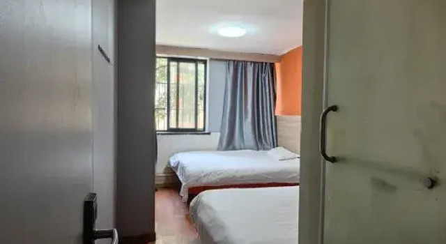 Номер Standard Zhongshan Hotel