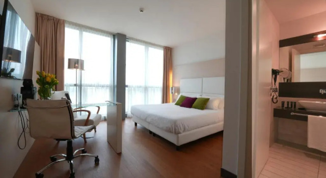 Standard Doppel Zimmer Pisa Tower Plaza