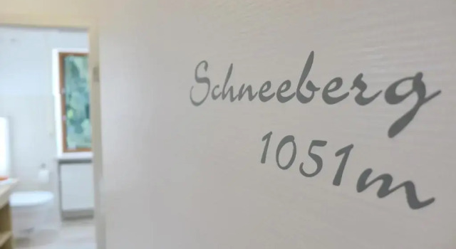 Апартаменты Gästehaus Philipp im Herzen des Fichtelgebirges - 5 Ferienwohnungen, großes Grundstück, Wald und Wiese, Wohnung mit privater Sauna, kostenfreie Parkplätze, WLAN