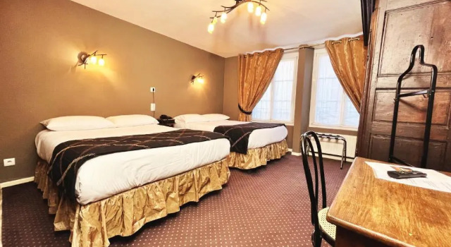 Четырёхместный номер Standard Hotel De La Poste