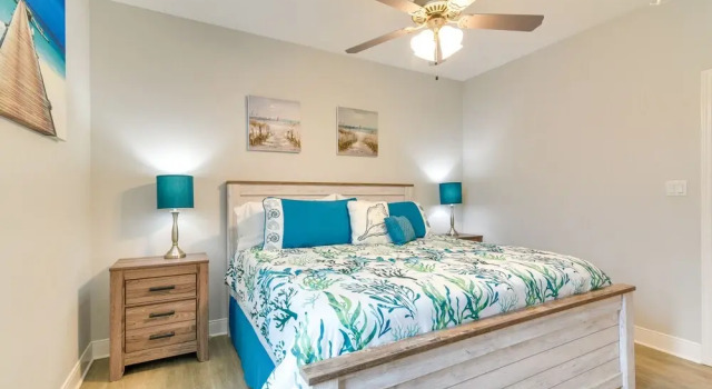 Luxe Crystal Beach Retreat w/ Views! Walk to Shore, Boek Vakantiehuis Crystal Beach Houston