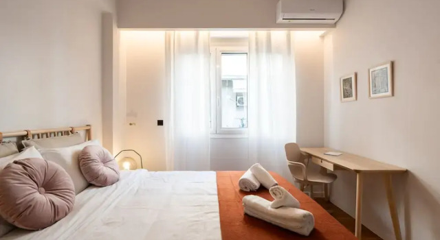 LIV - Modern Heavenly Retreat in Exarcheia, Забронировать Апартаменты/квартира Афины Острова Саронического залива - Аттика, рядом с Железнодорожная станция Омония
