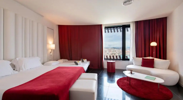 Четырёхместный номер Hotel Porta Fira Sup