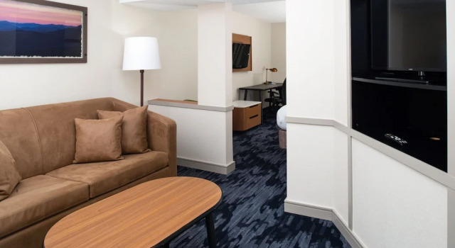 Люкс Fairfield Inn & Suites Greensboro Wendover