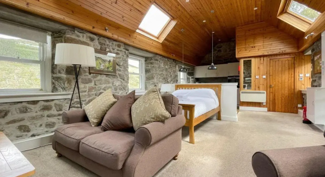 Glacour Studio Cottage, Rezervați Casă de vacanță Bridgend Highlands