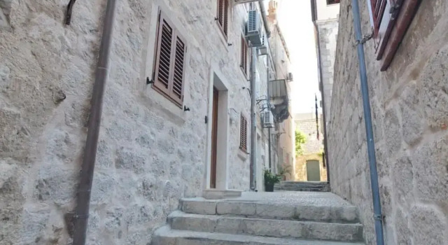 Villa Madonna della Strada A2, Забронировать Вилла Коттеджи Дубровника, рядом с Marin Drzic Theatre, Коттедж