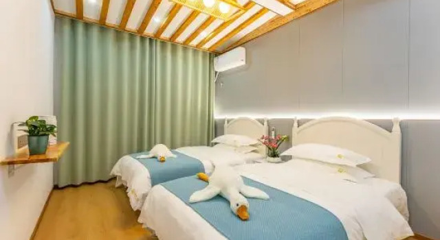 Кровать в общем номере Xixi Homestay