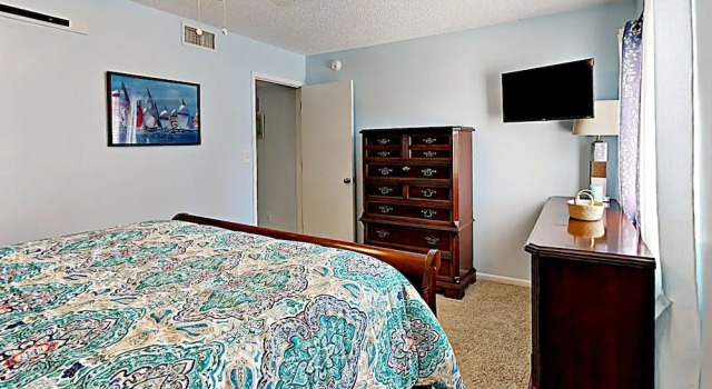 East Beach Condo #1C - 2 Br condo by RedAwning, Забронировать Апартаменты/квартира Галф-Шорс Alabama Gulf, рядом с Парк аттракционов Waterville USA