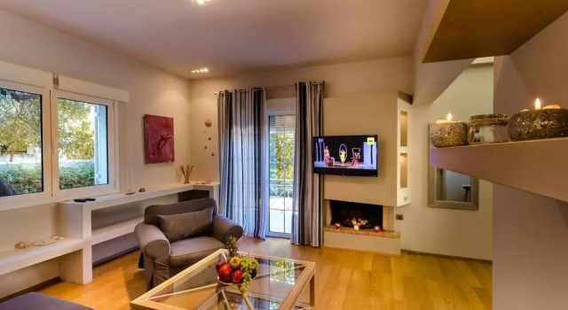 Aquarius - Glyfada Detached House