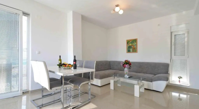 Apartments Bilanovic, Забронировать Апартаменты/квартира Езера Murter Island