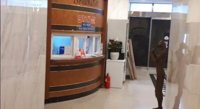 Geoje Aplus hotel, Забронировать Отель Отели Кодже с парковкой, рядом с Исторический парк — лагерь для военнопленных Кодже, Парковка