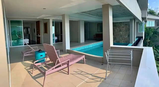 Номер Deluxe с красивым видом из окна Grand Bleu Ocean View Pool Suite