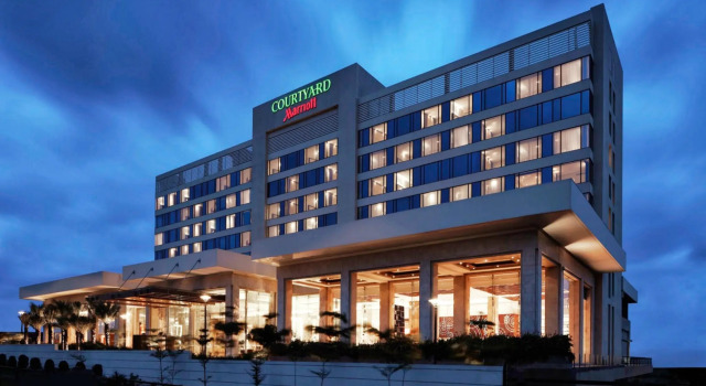 Courtyard by Marriott Pune Chakan, Prenota Hotel Hotel a Maharashtra con pasti, Mezza/completa pensione