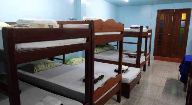 Кровать в общем номере Circon Businessman's Inn