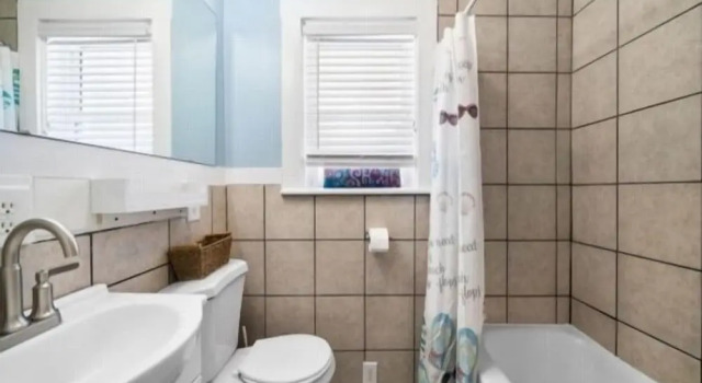 Коттедж с 2 комнатами Beach Cabin - Perfect For Your Family Getaway! Pet Friendly! 2 Bedroom Cottage by RedAwning