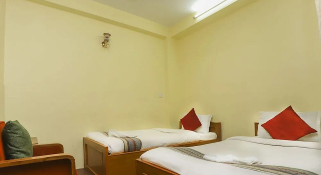 Hotel Four Eyes