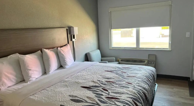 Номер Deluxe HomeTowne Studios by Red Roof Georgetown, KY