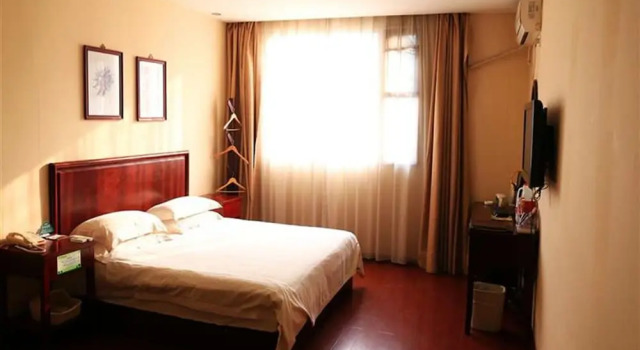 Двухместный номер Standard GreenTree Inn Suzhou Yongqiao District Railway Station Express Hotel