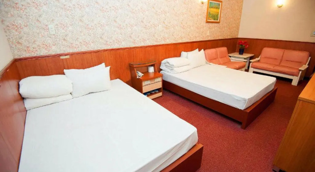 Четырёхместный номер Standard New May Flower Hotel
