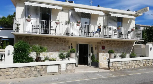 Двухместный номер Standard с балконом и с частичным видом на море Hôtel Miramar Cap d'Antibes