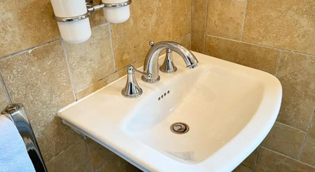 Коттедж Cosy 3 bed with Parking- Family and Contractors
