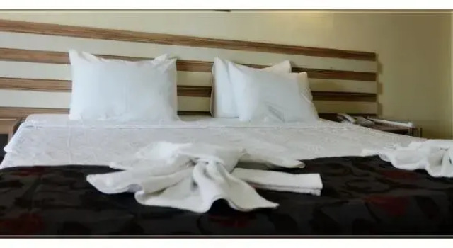 Standardowy dwuosobowy pokój i balkonem TJ's Hotel