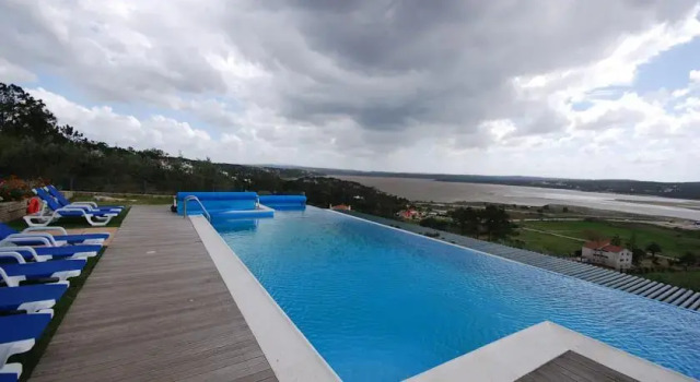 Unique Lake House In Silver Coast, Rezerwuj Willa Wille w Centro Region, Willa
