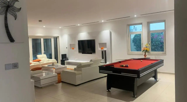 Dubai Marina Villa up 20 guest huge Private Pool, Забронировать Гостевой дом Гостевые дома Джумейра, Гостевой дом