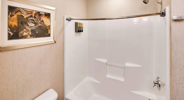 Четырёхместный номер Standard с видом на реку Best Western Plus River Escape Sylva / Dillsboro