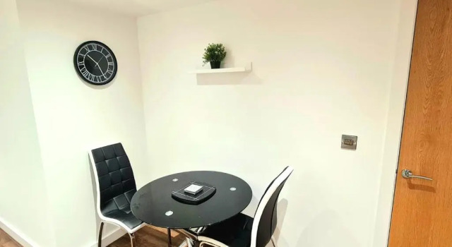 Апартаменты 1-bedroom Aprt in Salford- Freeparking- Sleeps3