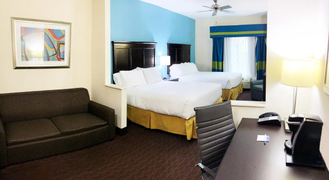 Четырёхместный номер Standard Holiday Inn Express Hotel & Suites Gainesville by IHG