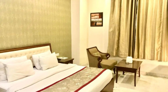 Номер Luxury Hotel Leela Grande