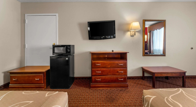 Четырёхместный номер Standard Americas Best Value Inn Montezuma