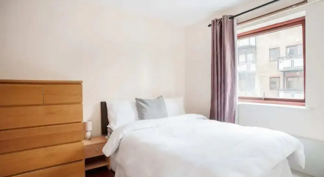 Homely 2 Bedroom House By Canary Wharf