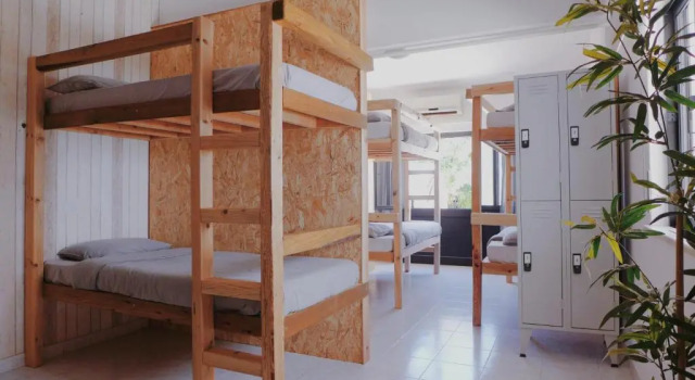 Кровать в общем номере (женский номер) Bura Surfhouse - Hostel