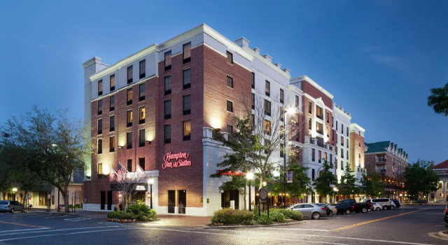 Hampton Inn & Suites Gainesville-Downtown, Rezerwuj Hotel Hotele 3-gwiazdkowe w Gainesville, 3*