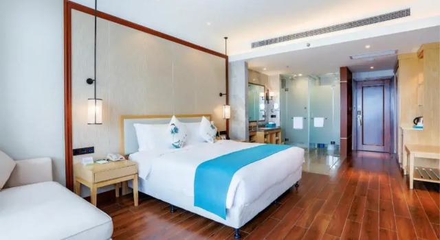 Двухместный номер Standard с балконом Yingshang Hotel Sanya Dadonghai Branch
