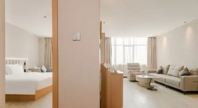 Люкс Deluxe Licheng Hotel (Beihai Qiaogang International Wharf)
